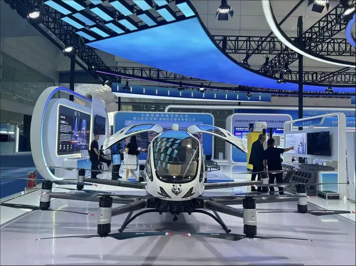 (展会现场的eVTOL)